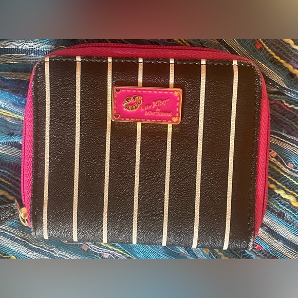 Betsey Johnson adorable black and white striped wallet. Apx 5 x 4” inches. NWOT - Picture 1 of 8